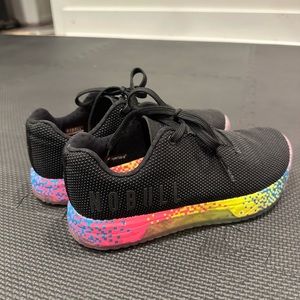 Size 9 NOBULL women’s glitch neon shoes
